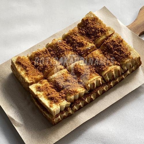 Lotus Biscoff menu Roti Bakar Dinamis Bumbu Pizza Keju Mozzarella, Kepongpongan