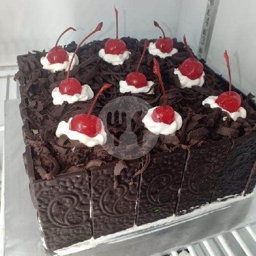 Tart Full Coklat Cerry 20cm. Free Nm Lilin Pisau menu Mekarsari Kue & Bolu, Cikampek