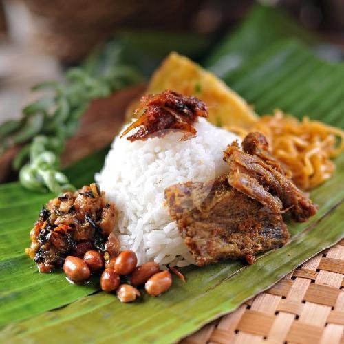 Nasi Empal Penyet (sambal Korek) menu Angkringan Kapok Lombok, G-Walk