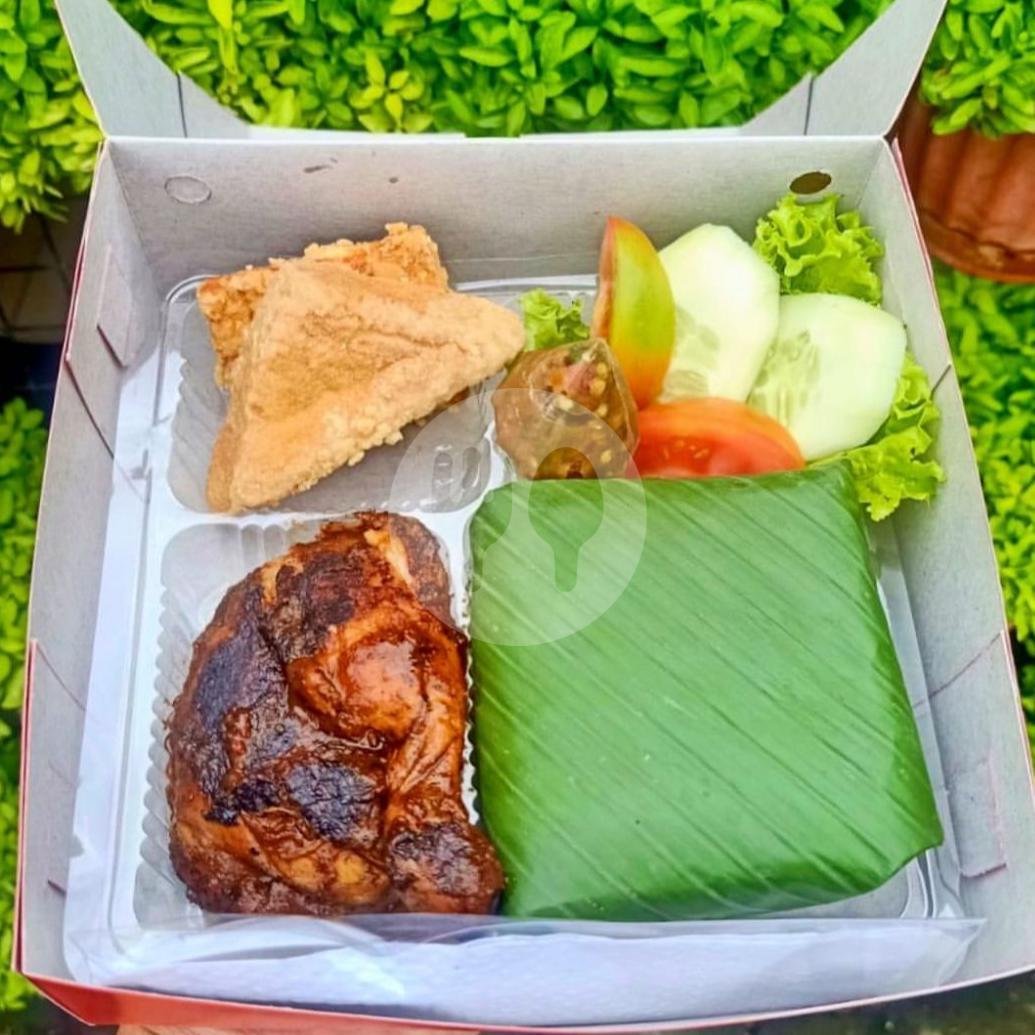 Nasi Timbel Ayam Kampung Goreng menu Cimoll Resto, Sidomukti