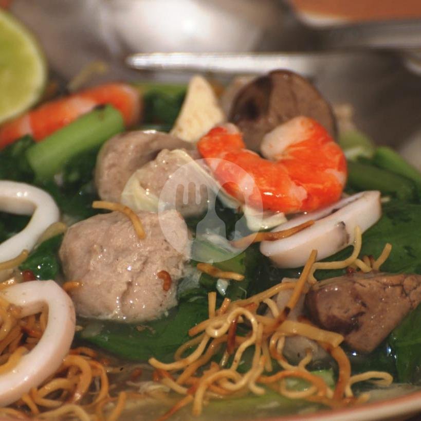 Kupat /Biji menu Warung Coto Asli Makassar Ewako, Sriwedari, Laweyan