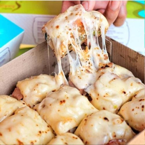 Martabak Sapi Mozarella menu Martabak Yoenak, Menganti