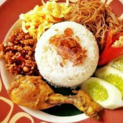 Nasi Uduk Ayam Goreng menu nasi uduk, kuning dan ayam geprek mbak sari, Sedati