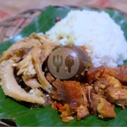 Nasi Gudeg Telor Suwir menu Gudeg Yu Djum Wijilan 31, Plengkung Wijilan