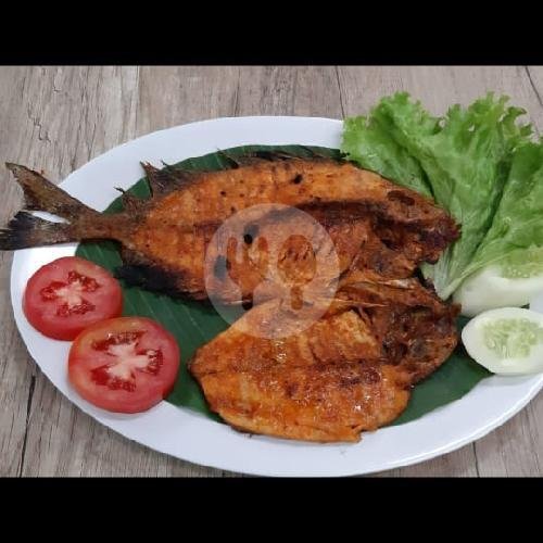 Ikan Kuwe menu Pondok Ikan Bakar Babe H. Lili, Darmawangsa