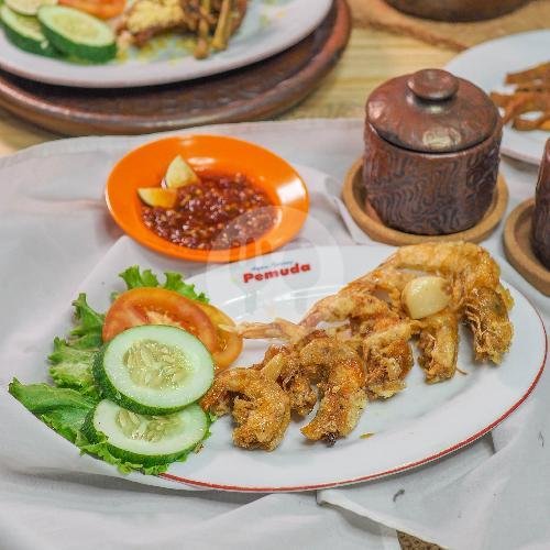 Lalapan menu Ayam Goreng Pemuda, Mangu Harjo
