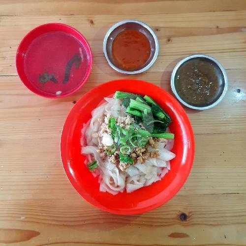 Kwetiaw Ayam Pangsit menu Mie Ayam Gading