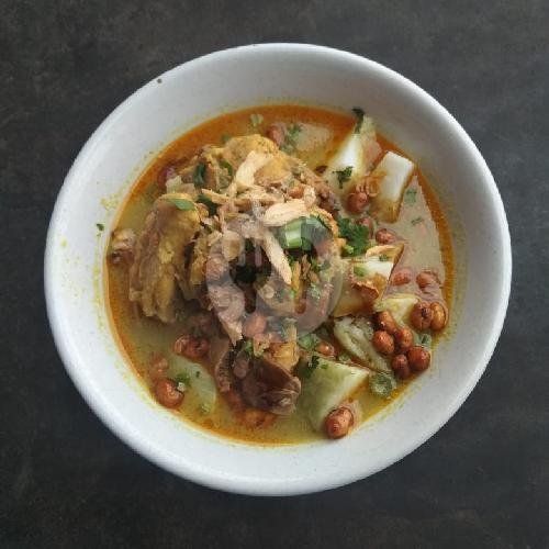 Lontong Satuan menu Kupat Tahu Dan Lontong Kari Ayam Ibu Juju, Terminal Panorama Lembang