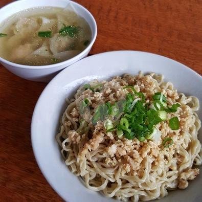 Review Menarik Bakmi Lunar di Cimahi: Surga Mie yang Wajib Dikunjungi!