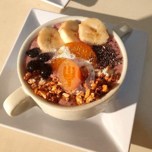 Mix Berry Smoothie Bowl menu Wood Eatery, Oro-Oro Dowo