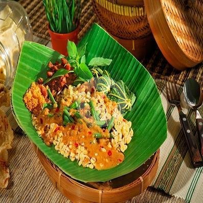Petualangan Kuliner di Pecel Bu Kus: Surga Makanan Tradisional Surabaya