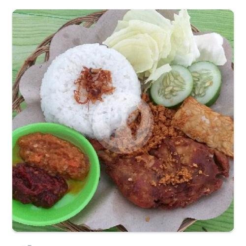 Sop Ayam Pecok Kepala menu Sop Ayam dan Ayam Goreng Mbak Ning Klaten, Kalasan