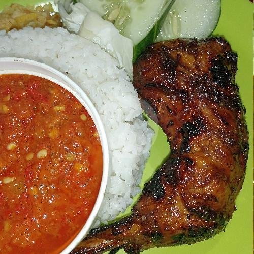 Ayam Bakar Karamel Nasi Sambal Lalapan menu Ayamku, Depok