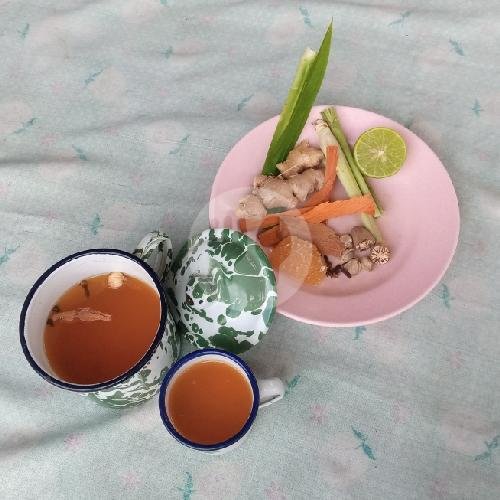 Wedang Jawa Qie Gathot: Menyusuri Kenangan dan Kehangatan Kuliner Jawa di Alun Alun Utara Yogyakarta