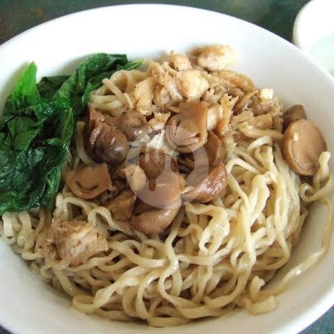 Mie Ayam + Pangsit Basah + Pangsit Kering + Bakso 2 Pcs + Sayuran menu Mie Ayam Dapur Sragen, Kemayoran