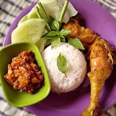 Nasi Penyetan Telur + Bumbu Bebek menu Gado Gado Mbak Elly, Gubeng Klingsingan