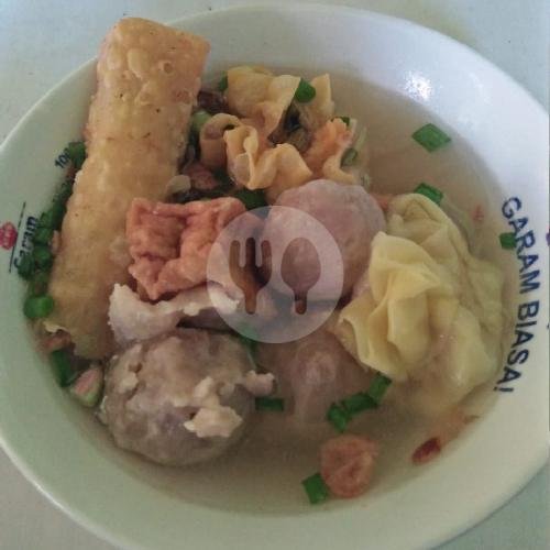 Bakso Besar menu Pangsit Mie Ayam Yayang, Kedungkandang