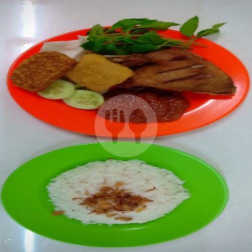 NASI UDUK IKAN NILA GORENG + TAHU TEMPE menu Nasi Uduk Spesial Mas Nur, Setiabudi