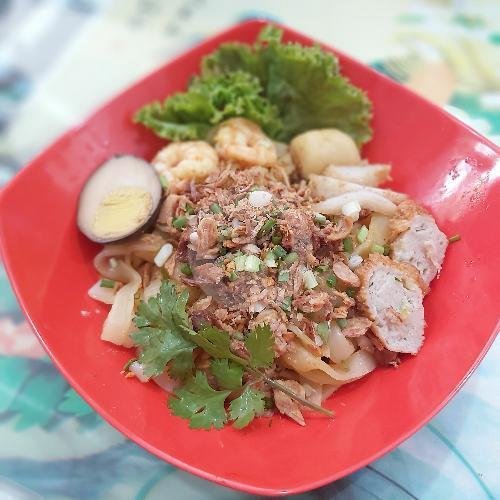 Tahu Halus Daging Ayam menu Kwetiau Medan Bambang, Kalianyar