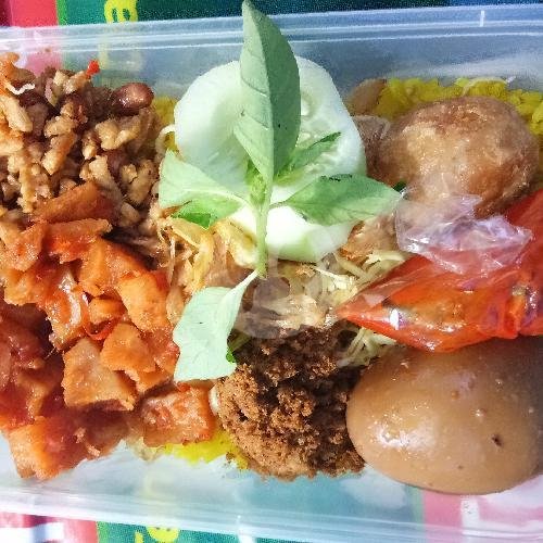 Lontong Sayur Tanpa Telor menu Nasi Kuning Mba Yanti, Cirebon