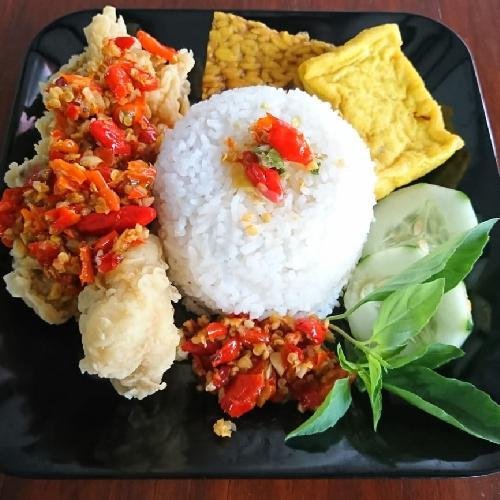 Mie Ayam Geprek + Nutrisari Mangga Gandaria menu Lalapan Ayam Geprek Mbak Apeng, Tirto Taruno