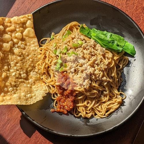 Mie Asin Pedas (Level Medium) menu Mie SeMierang, Kemuning, Semarang Tengah