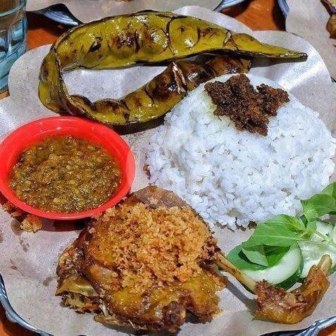 Review Pondok Ayam Bakar Ronggolawe Jaya: Surga Kuliner Ayam Bakar di Kampung Makasar