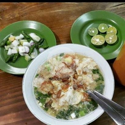 Soto Jakarta Bawah Rel: Kenangan dan Kelezatan dalam Setiap Suapan