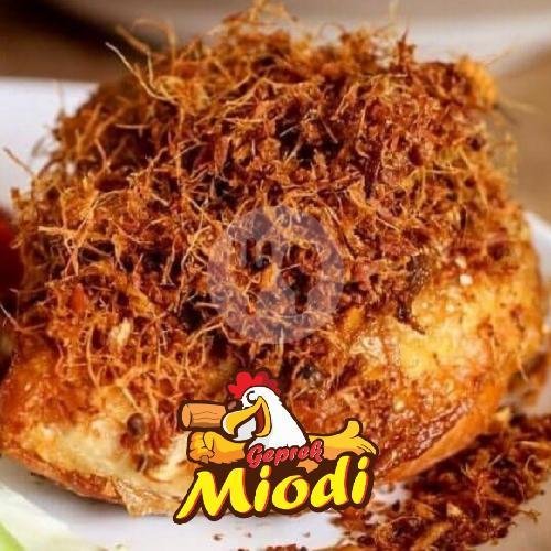 Review Ayam Geprek “Miodi”: Surga Kuliner Pedas di Padang Utara