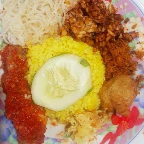 Nasi Kuning Ayam Suwir+Telor Bali Free Aqua Gelas menu Wr Nasi Kuning Mbak Ria, Gunung Anyar Jaya