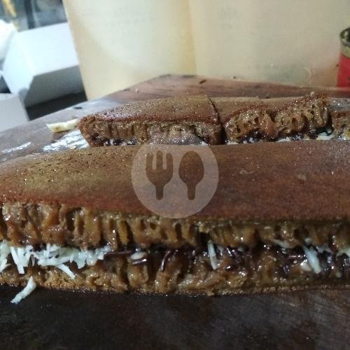 Pandan Spesial Coklat Keju menu Martabak Holden, Gribig