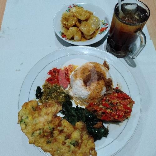 Nasi paket Spesial Ayam Free Es Teh Manis/panas menu Nasi Padang Lamun Ombak, Cikutra Barat
