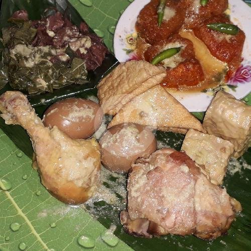 Paket Lauk G  Tanpa Napsi Dirumah Aja Berempat menu GUDEG BASAH BU BROTO, Jl. Umbul Permai, Lojajar