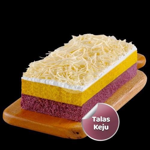 Lapis Sangkuriang Full Talas Keju menu Roti Unyil Venus, Kalimalang