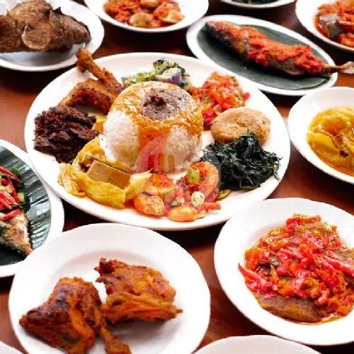 Nasi Ayam Bakar +es Teh Manis menu RM Pondok Minang, Jelambar Baru