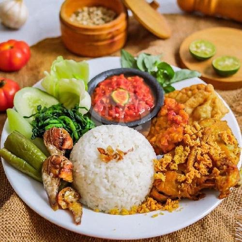 Ayam Pedas Banyuwangi Paha menu Dapur Mamio, Simpang Darmo Permai Utara