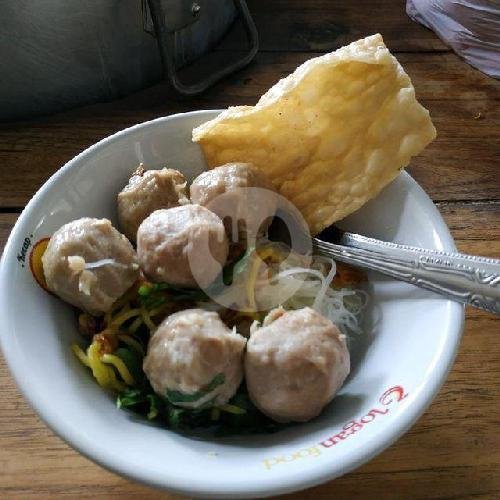 Es Lemon Tea menu Warung Bakso Pak Kumis DPRD, Laweyan