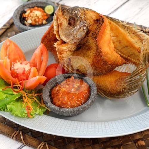Gurame Goreng Terbang menu Ayam Goreng Pemuda, Mangu Harjo