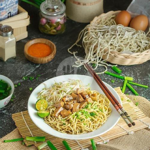 Mie Ayam Nusantara (Jumbo) menu Bakmi Aloi, Puri Indah