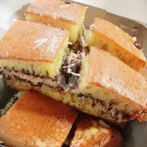 1 Porsi Coklat Keju + 1 Porsi Keju Susu menu Martabak Terangbulan Raja Basah, Simomulyo 1
