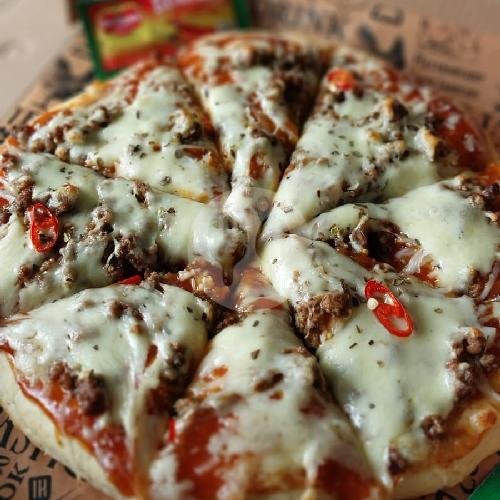 Beef Barbeque Pizza menu Waroeng Enom, Comal