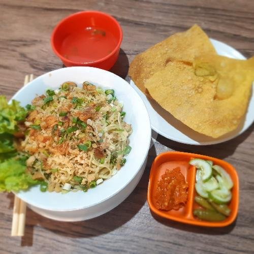 Cwimie Spesial Pangsit Goreng menu Cwimie CGP, Gudang Peluru Raya