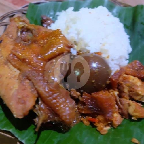 Nasi Gudeg Telor Tahu Tempe menu Gudeg Yu Djum Wijilan 31, Plengkung Wijilan