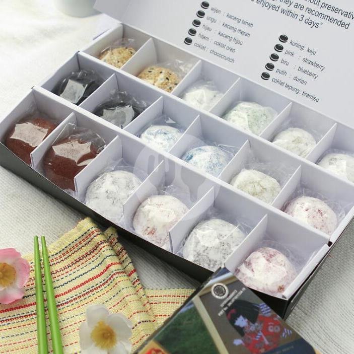 Premium Big Box Isi 18 Pcs (Tidak Bisa Pilih Rasa) menu Mochi Sakura, Plaza Ambarukmo