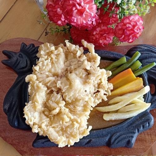 Review Kuliner Menarik di Smile Waroeng: Ayam Geprek dan Nasi Goreng yang Memuaskan di Madiun