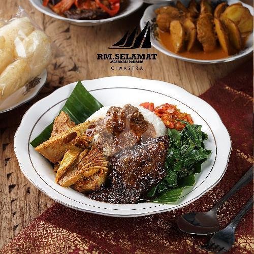 Review Nasi Padang RM Selamat: Surga Kuliner di Ciwastra, Bandung