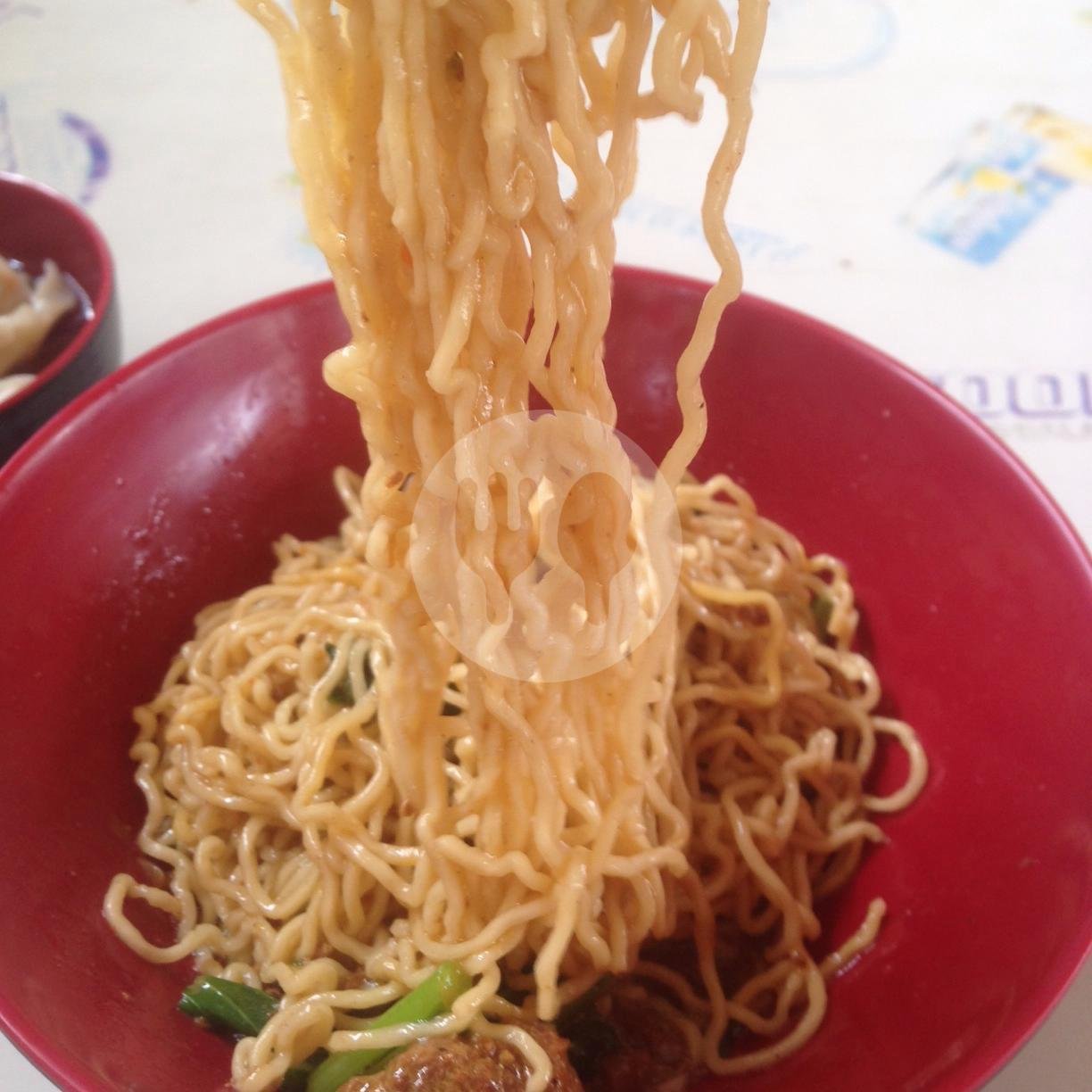 Mie Ayam Polos menu Mie Yoyo, Kampung Melayu