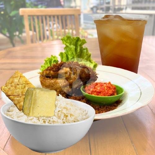 Paket Komplit Dada - Bebek Goreng Wangi Rempah + Nasi + Tahu/Tempe + Es Teh Manis menu Bebek Goreng Wangi Rempah, Cempaka Putih