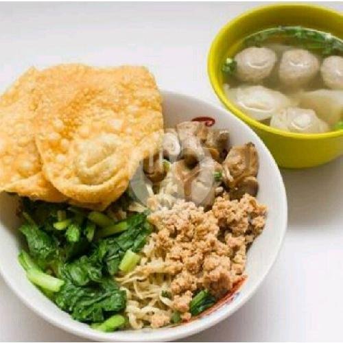 Mie / Kwetiau / Misoa / Bihun Ayam Jamur menu Mie Kota Kembang, MT. Haryono