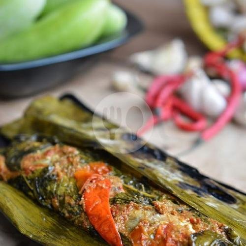 Nasi Urap Ikan Asin menu Pepes Gloria, Nambangan Lor